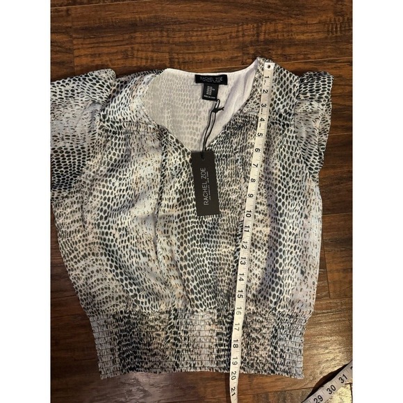 Rachel Zoe Sz XS Metallic Snake Print Blouse Tie Neck-Flutter Sleeves NWT - Picture 5 of 6